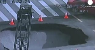 Un agent de la circulation en Chine empêche des accidents